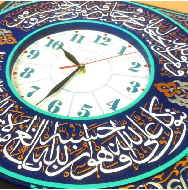 لوحة اصفهانية -وَمَن يَتَّقِ اللَّهَ يَجْعَل لَّهُ مَخْرَجًا، وَيَرْزُقْهُ مِنْ حَيْثُ لَا يَحْتَسِبُ - 45x45 cm - Image 2
